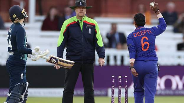 Inglaterra v India: carrera controvertida asegura la blanqueada de la serie 3-0 para los visitantes