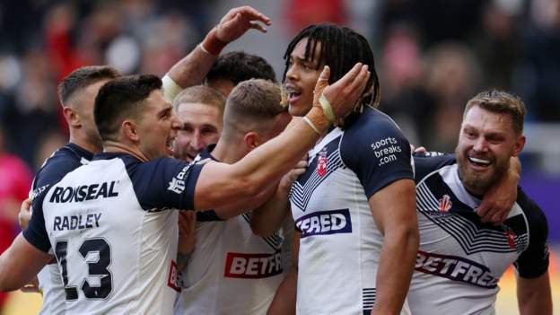 Rugby League World Cup: England 60-6 Samoa - Welsby, Young, Watkins, Farnworth score