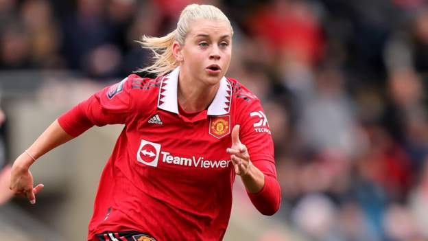 Alessia Russo: Manchester United and England striker receives apology over  trophy weight comment, Football News