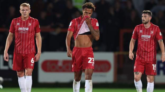 Cheltenham go record 11th game without a goal