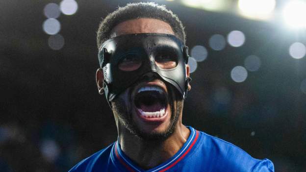 Rangers strike late to break Hearts & narrow gap