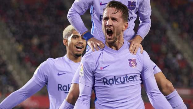 Barcelona close in on fourth place with win at Mallorca