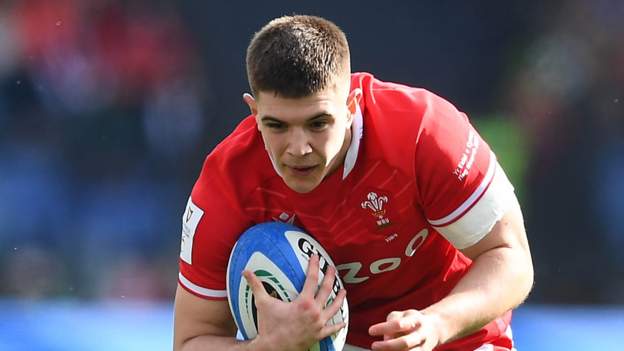 Exeter not 'responsible' for Hawkins' omission