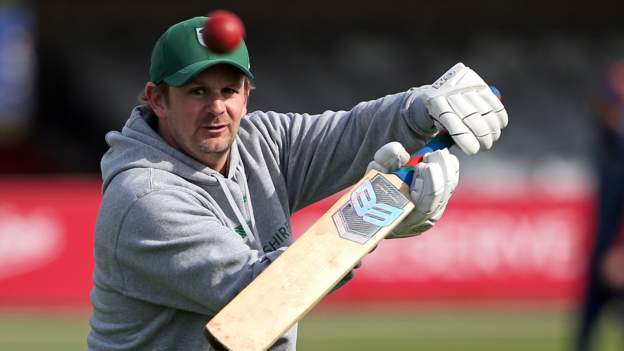 Alex Gidman: Worcestershire head coach to leave New Road with immediate effect