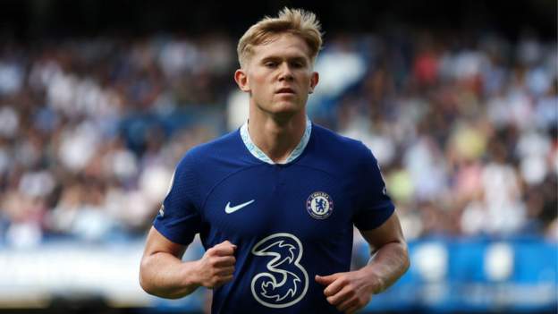 Newcastle sign Chelsea teenager Hall on loan