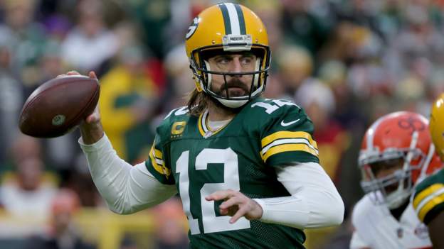 Aaron Rodgers sets new Green Bay Packers passing touchdowns mark