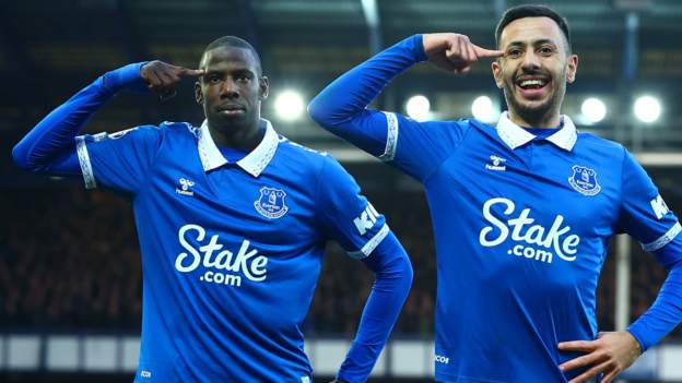 Everton 2-0 Chelsea: Abdoulaye Doucoure and Lewis Dobbin score for Toffees