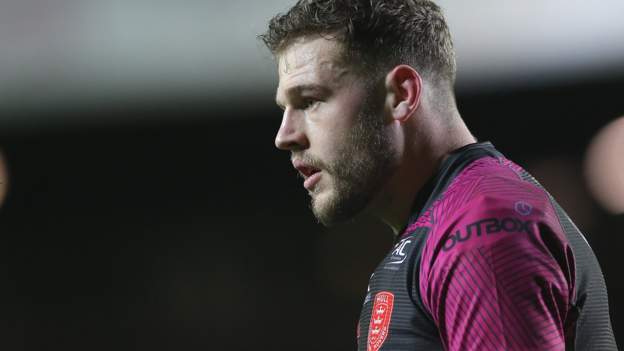 Thomas Minns: Hull KR centre out after foot surgery - BBC Sport