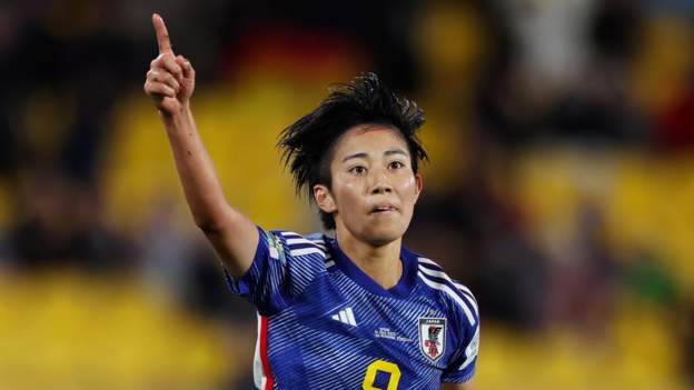 Japan striker Ueki joins West Ham