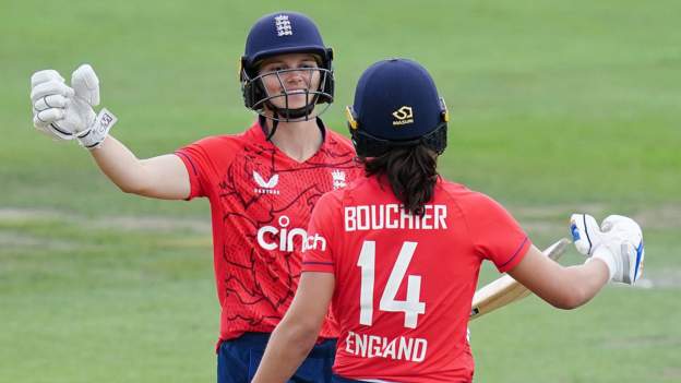 South Africa lose second T20 to England by six wickets