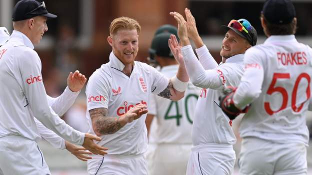 Stokes keeps England clinging on in first Test