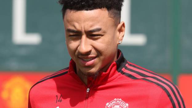 Jesse Lingard: Everton hold talks with former Manchester United midfielder