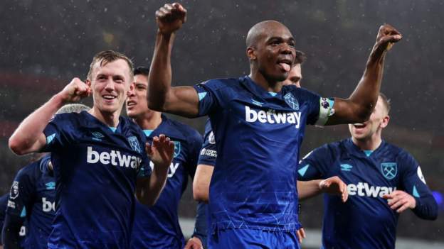 Arsenal 0-2 West Ham: Hammers stun Gunners who miss chance to go top of league
