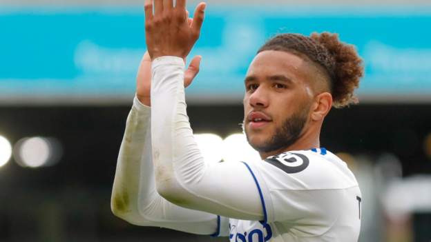 Tyler Roberts Wales Forward Signs New Leeds United Contract Bbc Sport 