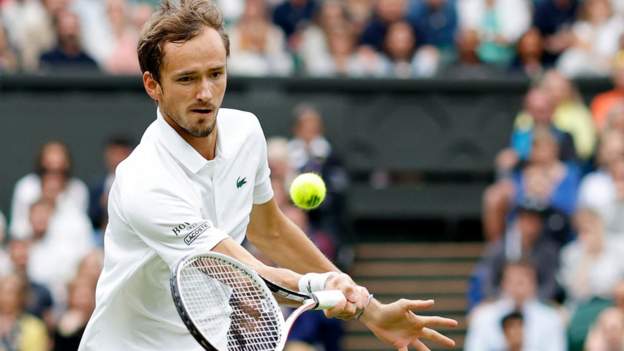 <div>Wimbledon 2022: Tournament bosses consult government over possible ban for Russia & Belarus players</div>