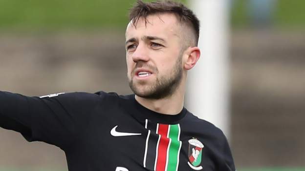 Glentoran: McMenamin set to be out for two months with McCartan in line for seve..