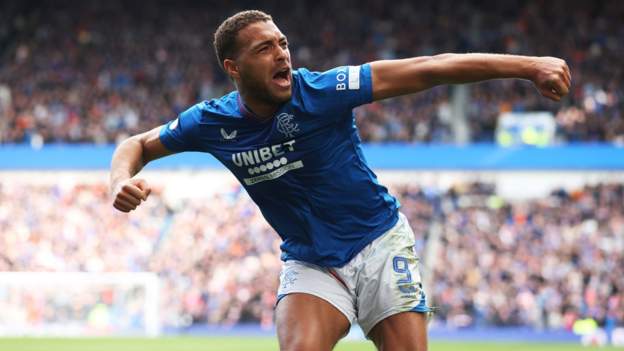 Rangers return to summit with victory over Hibs