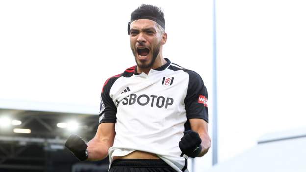 Arsenal lose at Fulham and miss chance to go top
