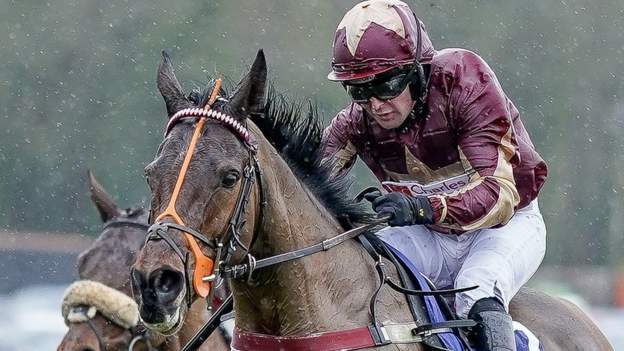 The Two Amigos wins Welsh National at 16-1