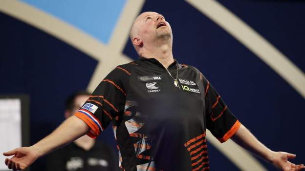 PDC World Championship: Raymond van Barneveld eases into 2nd round