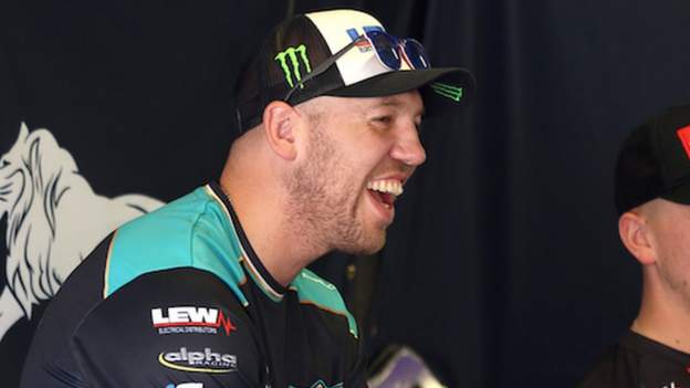 TT star Hickman romps to fourth Macau GP success
