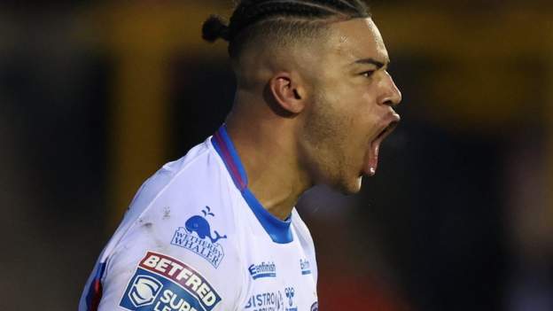 Super League: St Helens 18-34 Wakefield - Four tries for Lewis Murphy but Saints seal Shield