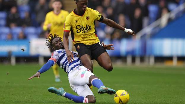 Reading cruise past Watford to reach fourth round