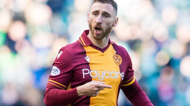 Motherwell end loan deal for injured striker Moult