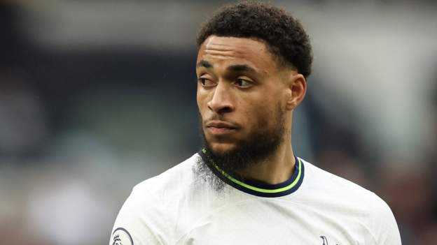 Everton in talks to sign winger Danjuma on loan