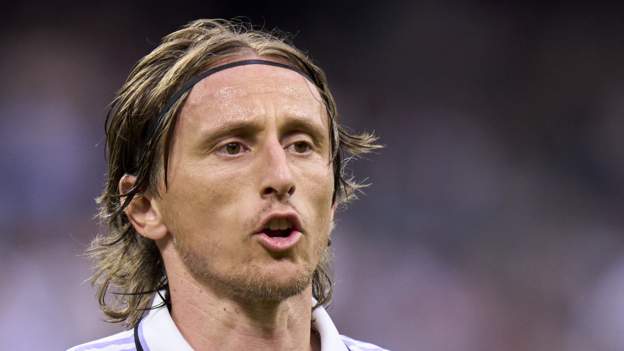 Modric signs new deal to extend Real Madrid stay