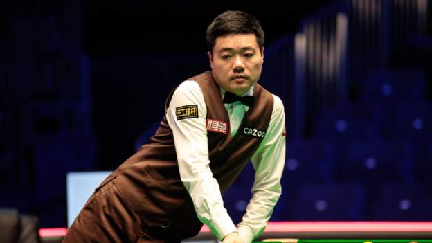Ding docked frame for wearing wrong trousers