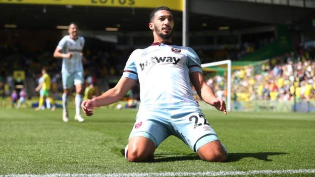 Norwich 0-4 West Ham: Visitors keep top six dream alive with rout