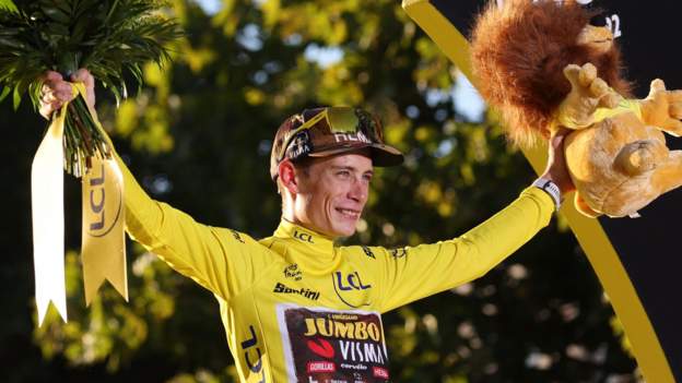Tour de France: Jonas Vingegaard crowned champion as Jasper Philipsen wins in Pa..