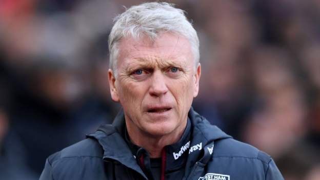 Moyes offered new deal but will wait to decide future