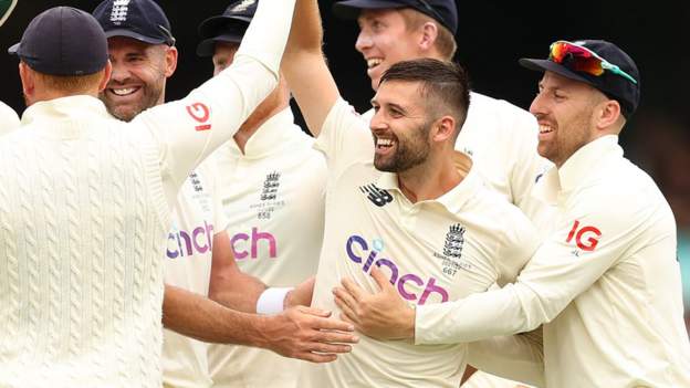 Ashes: Mark Wood says England's fourth-Test build-up was 'carnage'