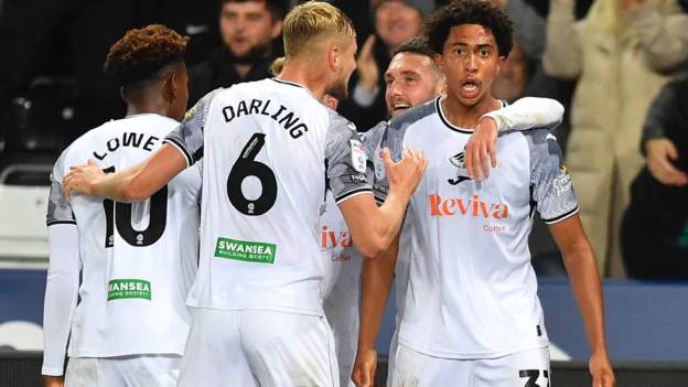 Late Humphreys goal sees Swansea beat Norwich