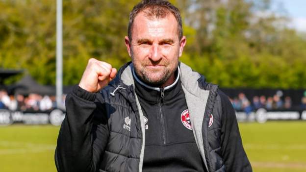 Truro City boss Paul Wotton wins National League South manager of month ...