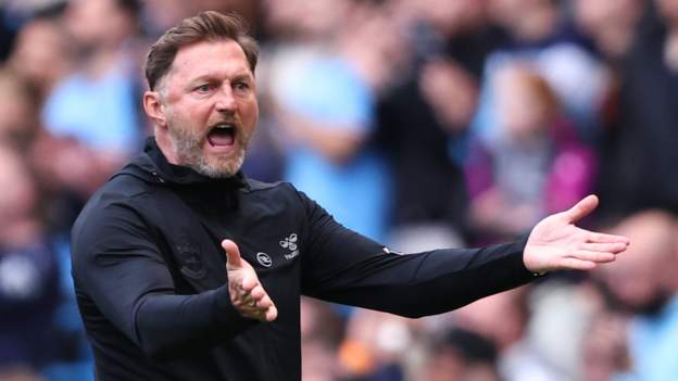 Southampton sack manager Hasenhuttl after poor run