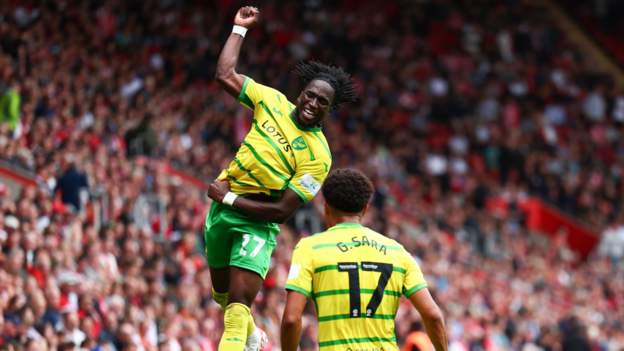 Southampton score late to draw 4-4 with Norwich