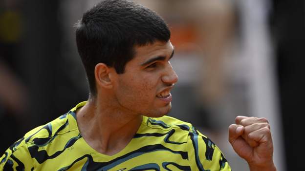 Madrid Open: Carlos Alcaraz sails through to quarter-finals but Daniil Medvedev beaten