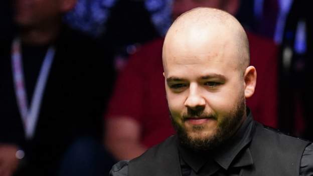Superb Brecel extends lead over Selby in final