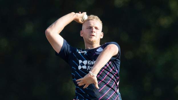 Max Harris: Bowler to stay with Middlesex until end of 2023