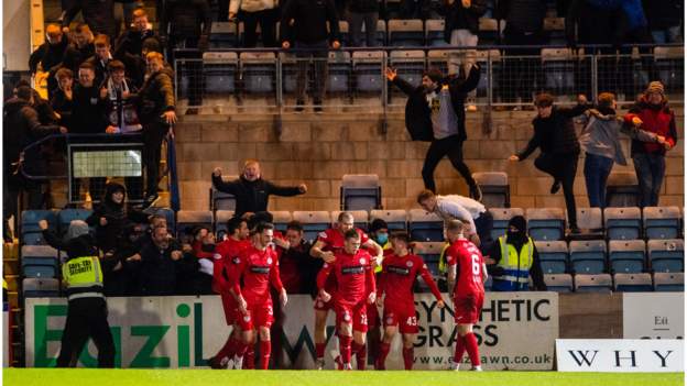 Dundee 0-1 St Mirren: Hosts still bottom as visitors have top-six hopes boosted