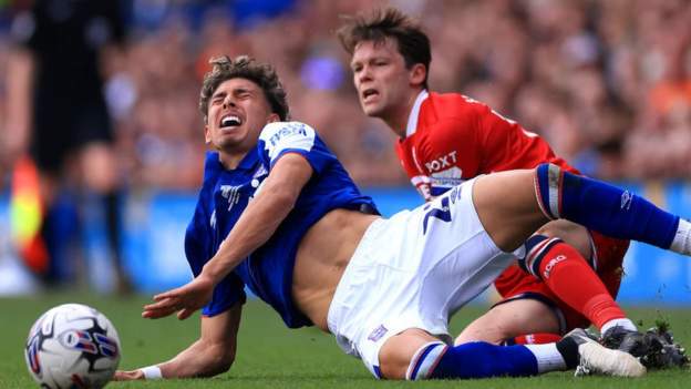Ipswich top of Championship after draw with Boro