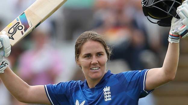 Скайвер-Брант назвала найкращою крикетисткою року серед жінок ICC