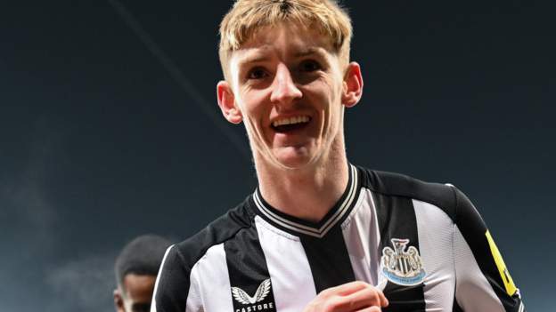 Newcastle 1-0 Man Utd: Anthony Gordon impresses in Magpies win