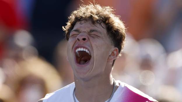 'Stoked' home crowds celebrate wins for US men