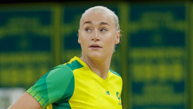 Players 'slept in cars' amid Netball Australia pay row