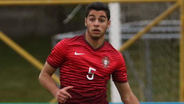 Rafa Soares: Fulham complete loan signing of Porto left-back - BBC Sport