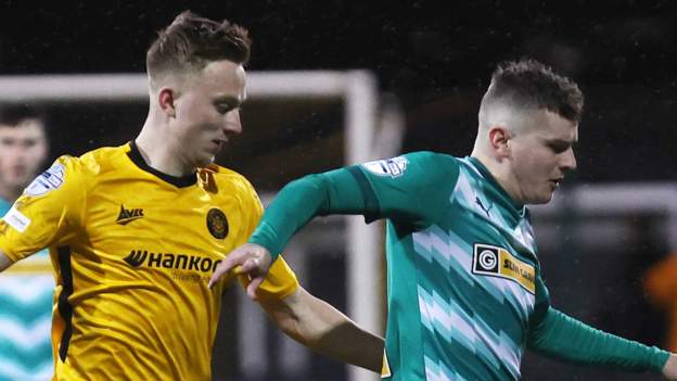 Cliftonville go four clear after draw with Carrick